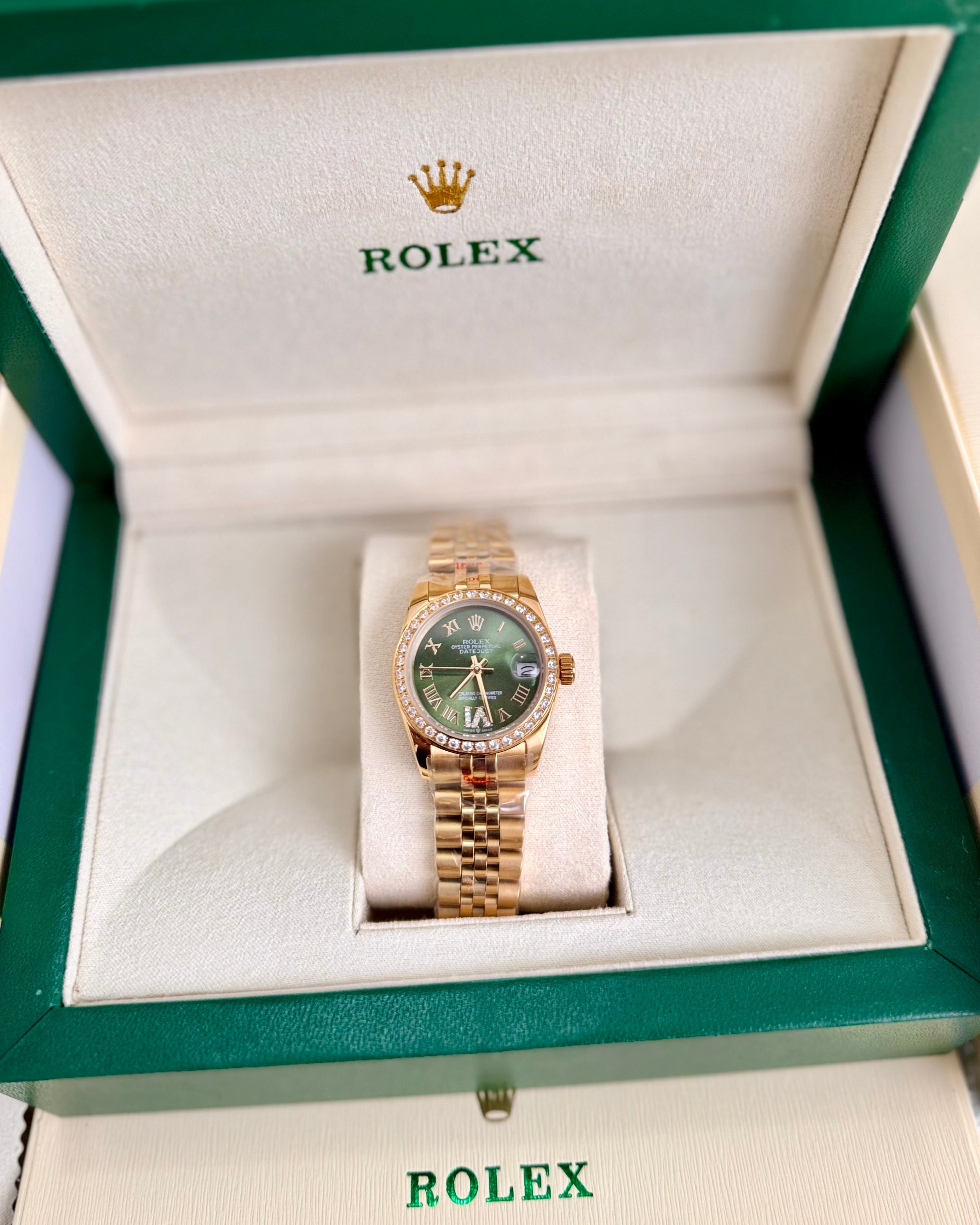 Gold and Green Watch 31MM,    box included